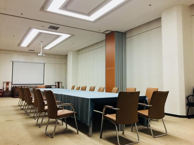 李雅楠公司经营范围包括:投资管理;技术推广,技术服务;经济